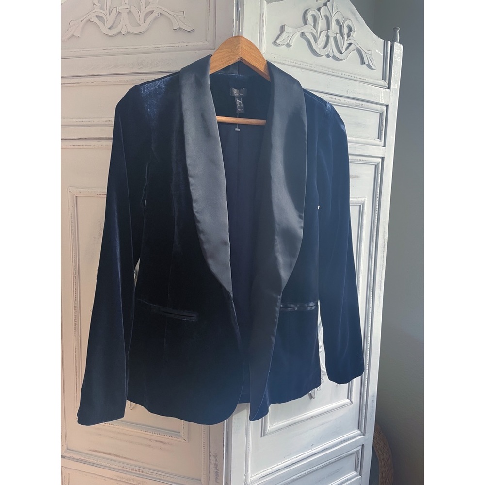 NWOT G.I.L.I. Velvet Blazer Satin Lapel Noir